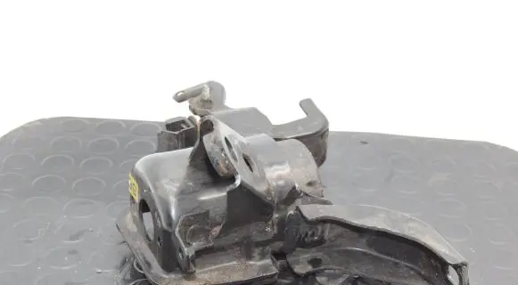 Lexus CT 200H Engine mounting bracket