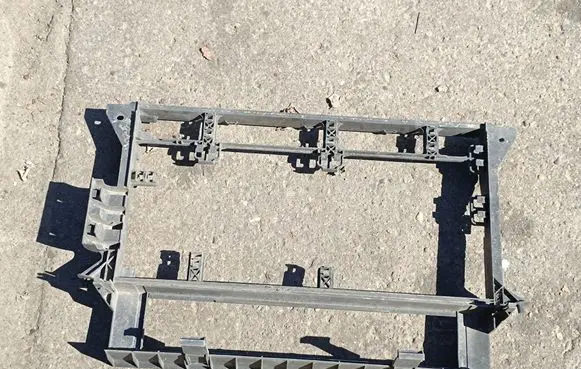 BMW 5 E39 Radiator mount bracket 171122473569 17112247356 2247356