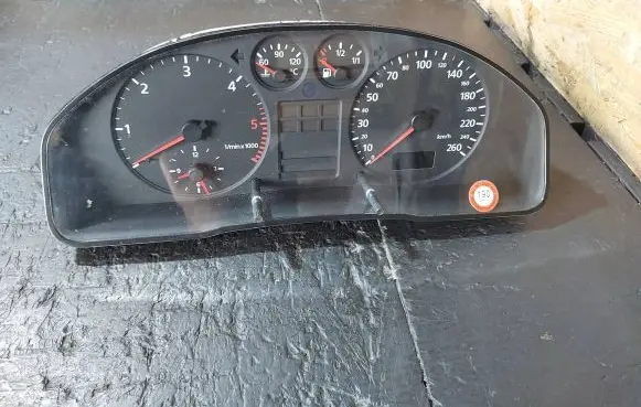 Audi A4 S4 B5 8D Speedometer (instrument cluster) 8D0919860E