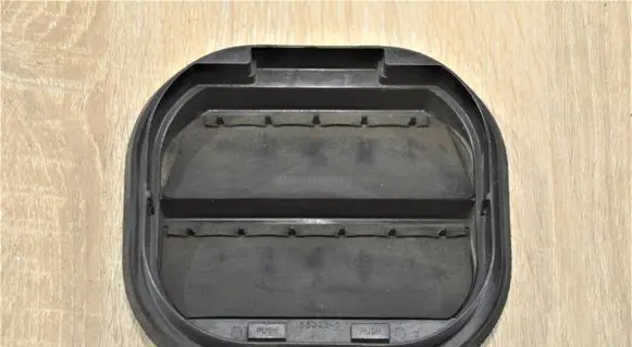 Chevrolet Aveo Quarter panel pressure vent 