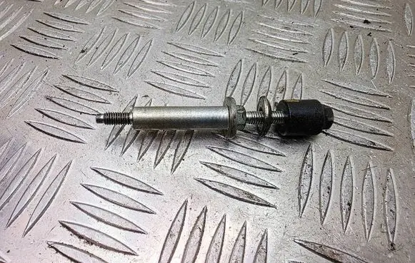 Mazda 6 Fuel Injector clamp holder 