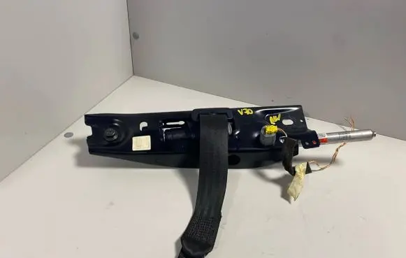 Volvo V70 Front seatbelt 39865061