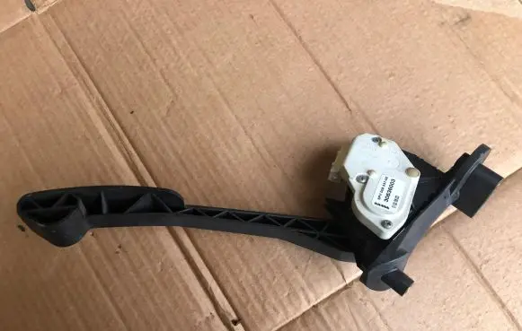 Volvo S60 Accelerator throttle pedal 30636003