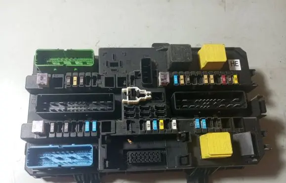 Opel Zafira B Fuse box set 13206757 5DK00866942