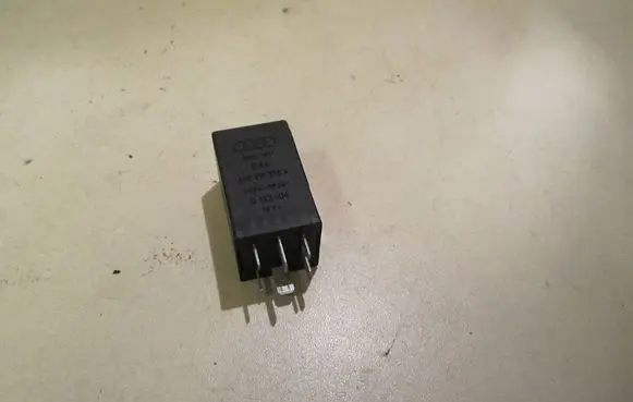 Volkswagen PASSAT B5 Other relay 8D0919578A D12204