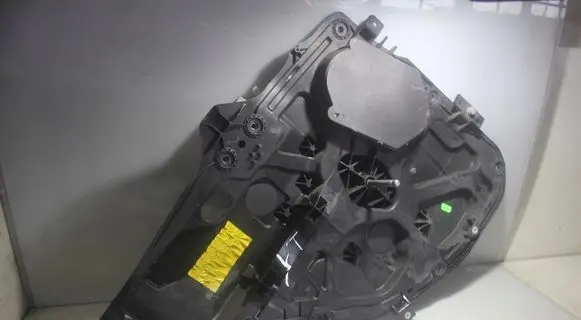 Ford Fusion Rear window lifting mechanism without motor