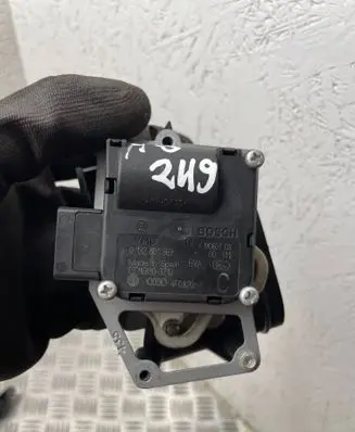 Audi A8 S8 D3 4E Air flap motor/actuator 0132801369