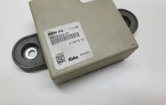 BMW 5 E60 E61 Antenna control unit 6935024 693502401