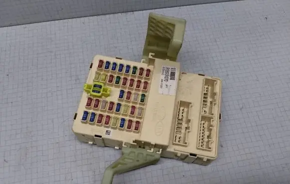 Hyundai Sonata Fuse module 919503K070