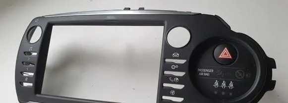 Toyota Yaris Radio/GPS head unit trim 