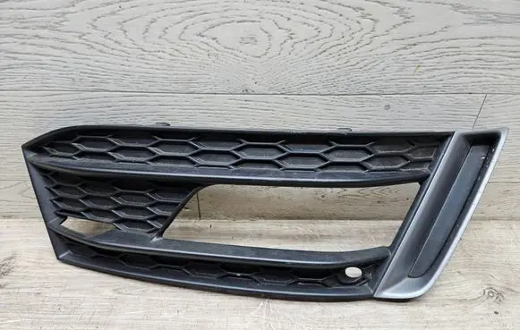 Audi A1 Front bumper lower grill 8XA807682D
