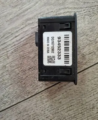 Opel Vivaro USB socket connector 93452333 DQ16712902