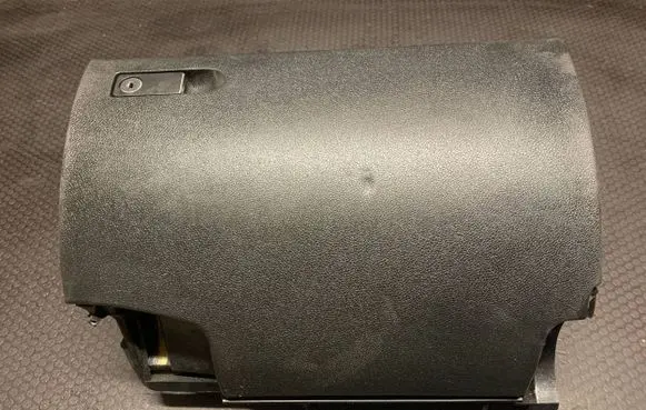 Mercedes-Benz C W204 Glove box