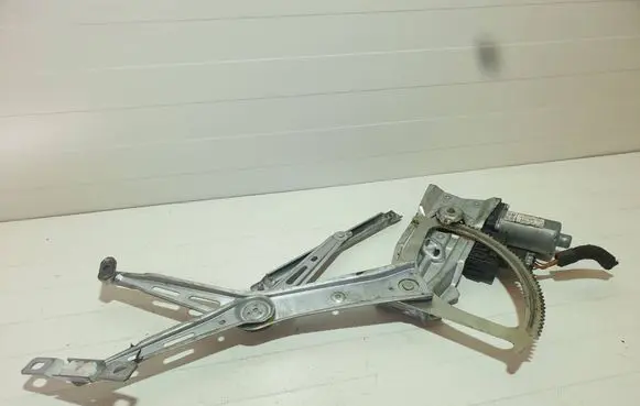 Opel Zafira B Front door manual window regulator 13102435