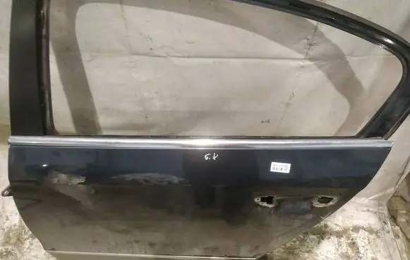 Volkswagen PASSAT B6 Rear door glass trim molding 