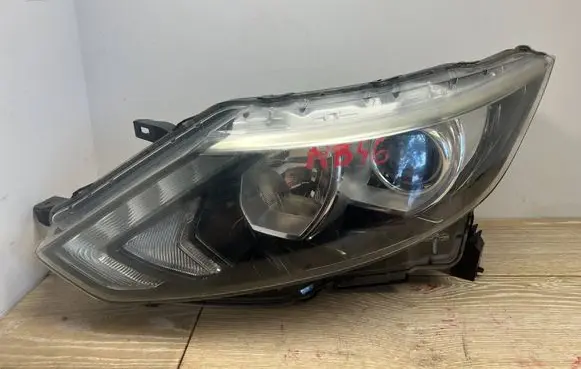 Nissan Qashqai Headlight/headlamp 10018013