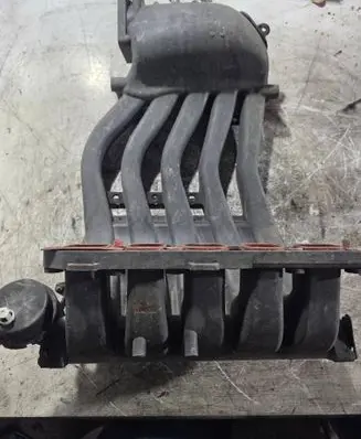 Volkswagen Golf IV Intake manifold 066133203D