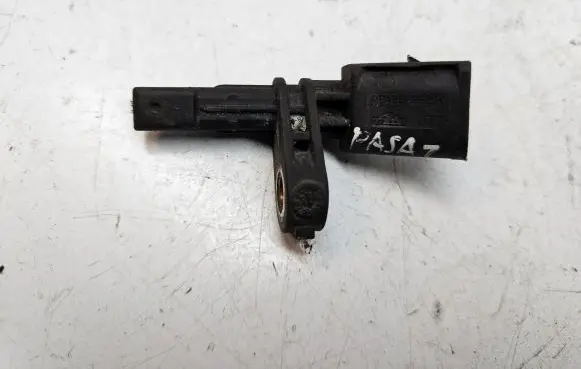 Volkswagen PASSAT B6 ABS brake wheel speed sensor 7H0927804