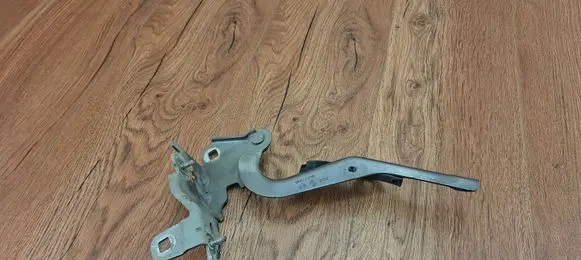 Engine bonnet/hood hinges