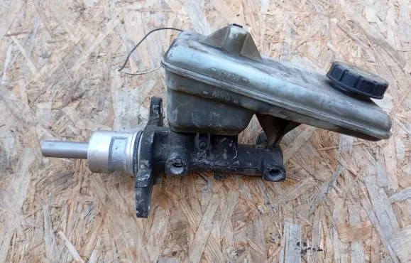 Renault Trafic II (X83) Master brake cylinder 32067008C