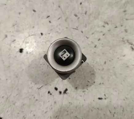 Tailgate opening switch