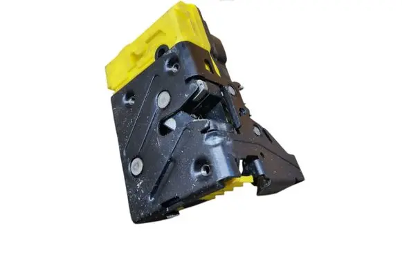 Volvo S80 Front door lock 8650545