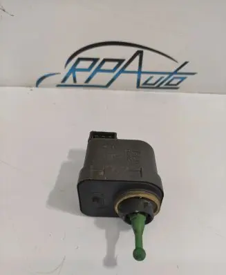 Headlight level adjustment motor