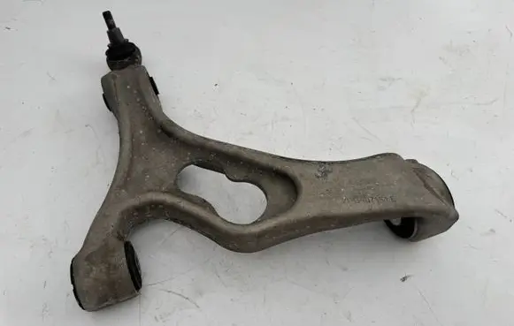 Volkswagen Touareg II Front lower control arm/wishbone 7P0407151E