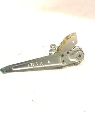 Rear door manual window regulator