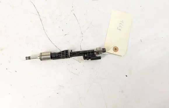 BMW 5 F10 F11 Fuel injector 7568607