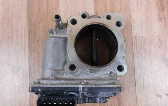 Toyota Land Cruiser (J150) Throttle body valve 2610011030