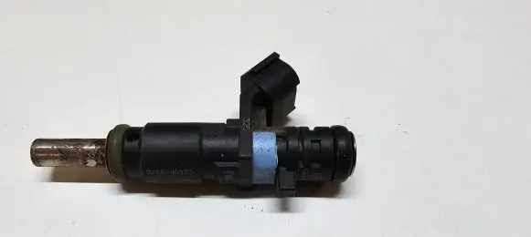 Volkswagen Jetta VI Fuel injector 07K906031C