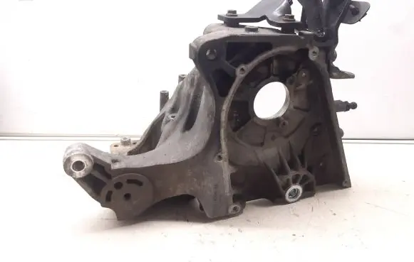 Opel Zafira C Engine mounting bracket 55574721