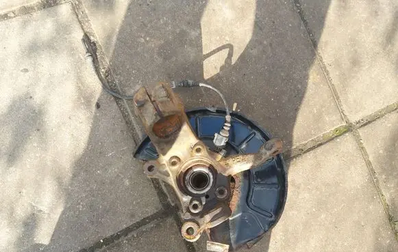Volkswagen Tiguan Front wheel hub