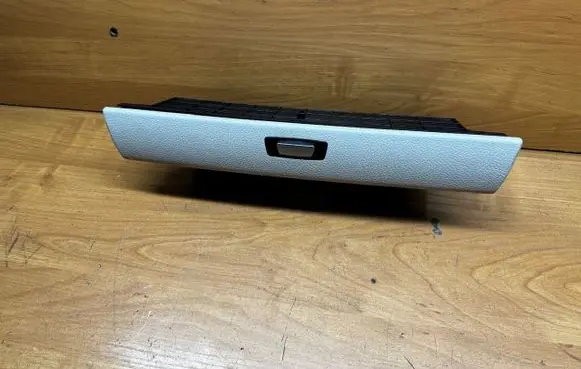 BMW 5 GT F07 Glove box 9199118 13092011 502366