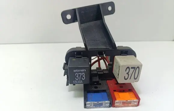 Volkswagen PASSAT B5.5 Fuse module 4B1937503