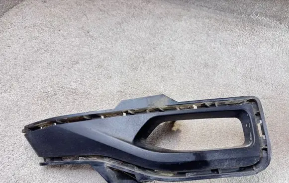 Nissan Leaf II (ZE1) Front fog light trim/grill 6225655K0B