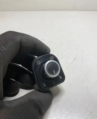 Wing mirror switch