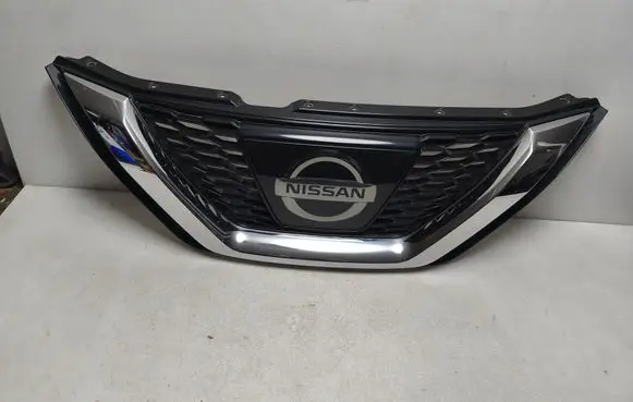 Nissan Qashqai Front bumper upper radiator grill 62310HV00A 62890HV01A