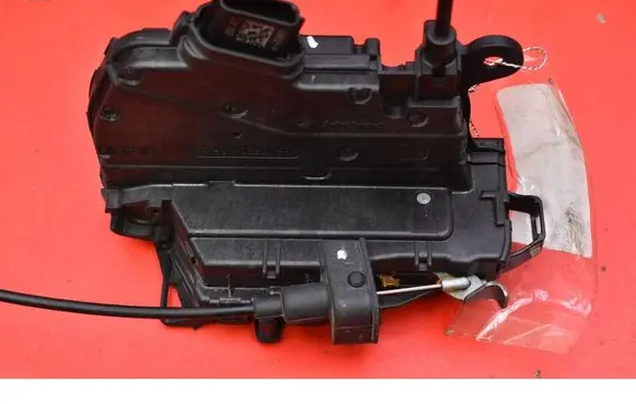 Nissan Micra C+C Front door lock 805005FA0A