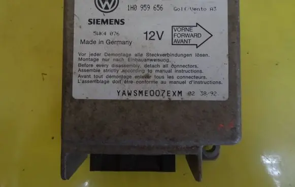 Volkswagen Golf III Airbag control unit/module 1H0959656 5WK4076