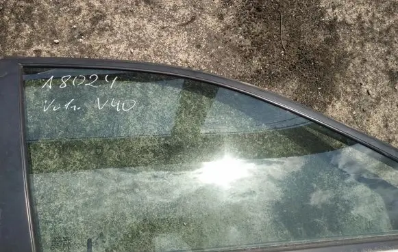 Volvo S40, V40 Front door window glass four-door