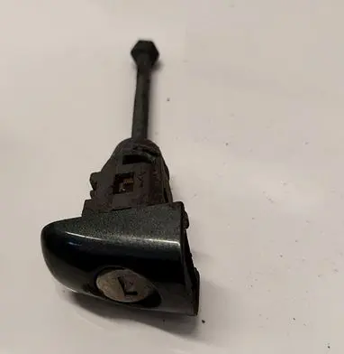 Peugeot 207 Front door lock (next to the handle) 59395J01