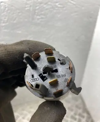 Audi A4 S4 B5 8D Ignition lock contact 4B0905849
