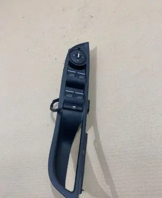 Ford Focus Electric window control switch AM5T14A132CA