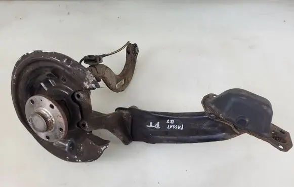 Volkswagen PASSAT B7 Rear wheel hub