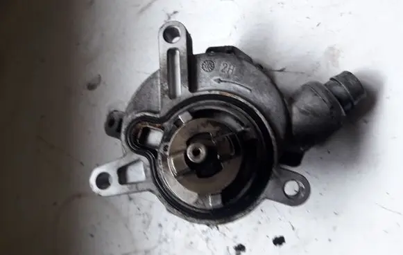 Volvo V70 Vacuum pump