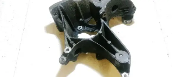 Mitsubishi Carisma Engine mounting bracket