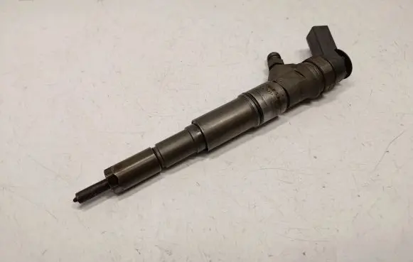 BMW 1 E81 E87 Fuel injector 7794435 13537794435 13537794555
