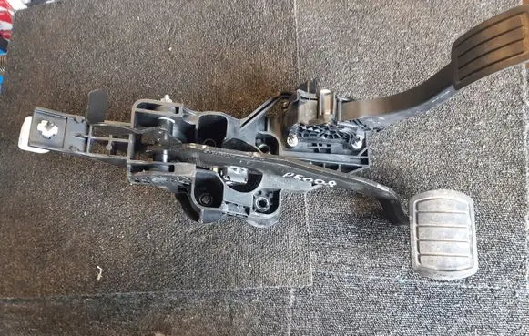 Peugeot 5008 II Pedal assembly 9674829180